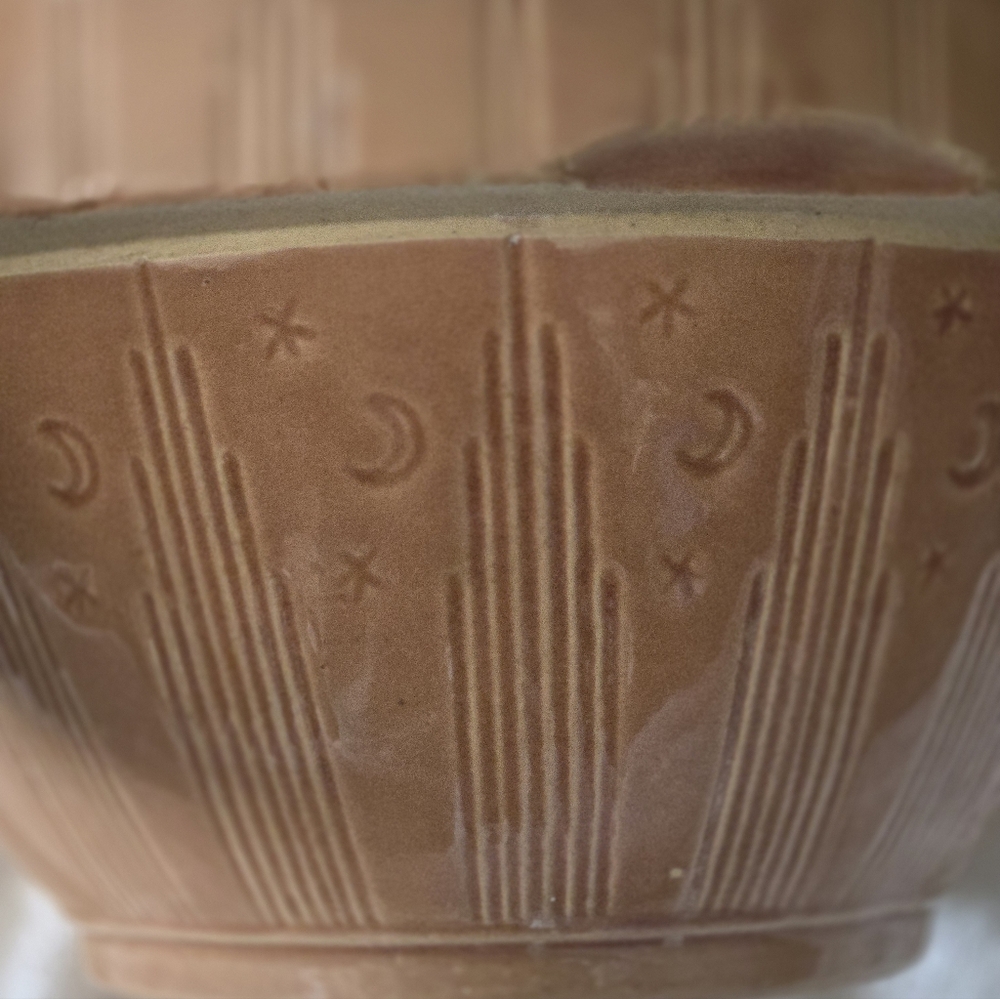 Watt Pottery Moon & Stars, #7 Mixing Bowl - Picture 4 of 4